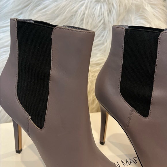 Bran New with Box Neiman Marcus Palazzi Lt Grey Ankle Boot size 6 Gorgeous! - Picture 5 of 10